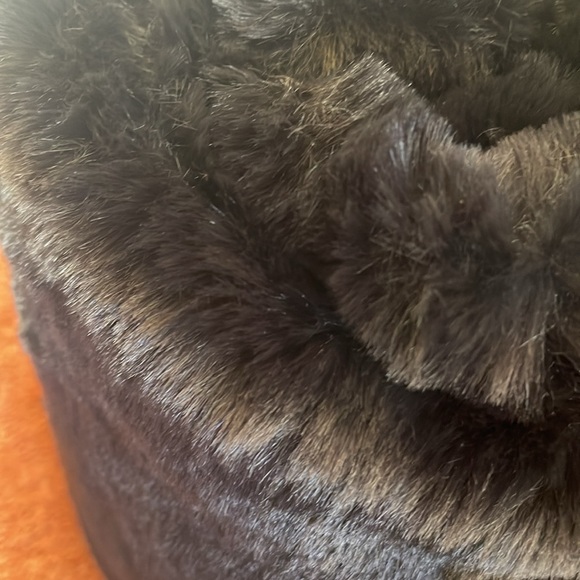 Vera Wang faux fur throw - Picture 8 of 8